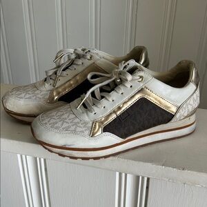 MICHAEL KORS SIGNATURE LEATHER DESIGNER TRAINING SHOES